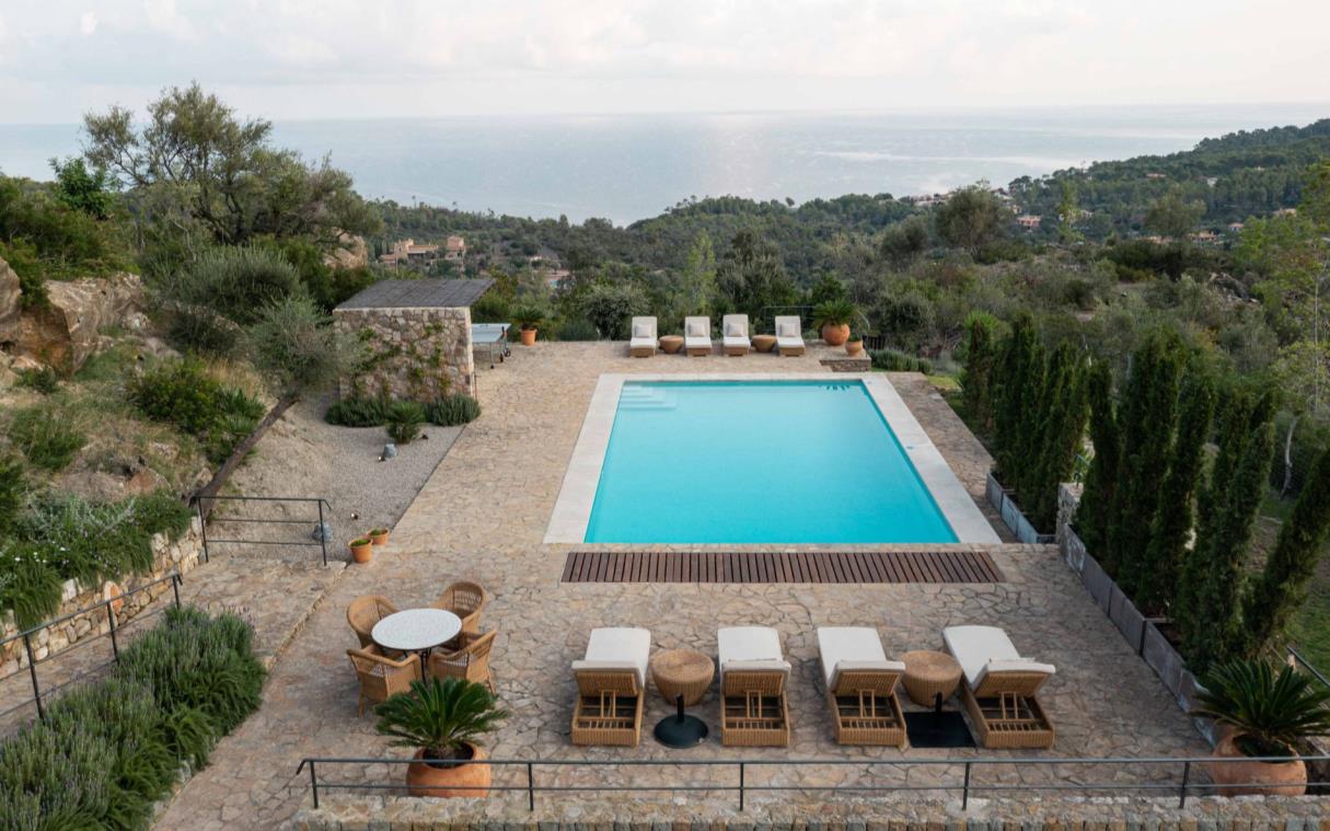 villa-mallorca-balearic-islands-spain-luxury-pool-son-balagueret-swim (1)