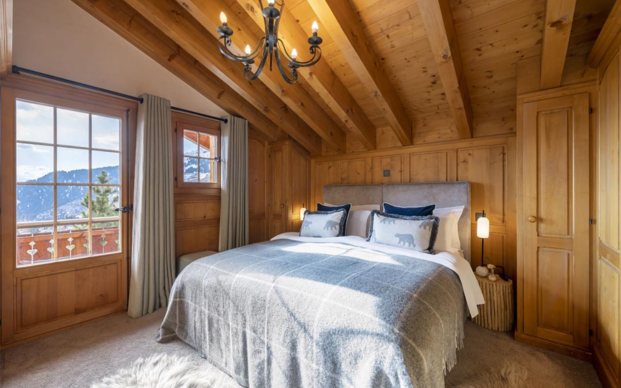 chalet-verbier-swiss-alps-switzerland-luxury-ski-les-attelas-bed (4).jpg