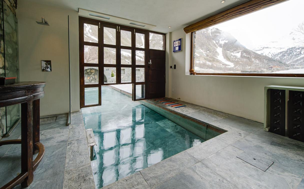 chalet-val-d'isere-french-alps-luxury-spa-toit-du-monde-poo-1.jpg