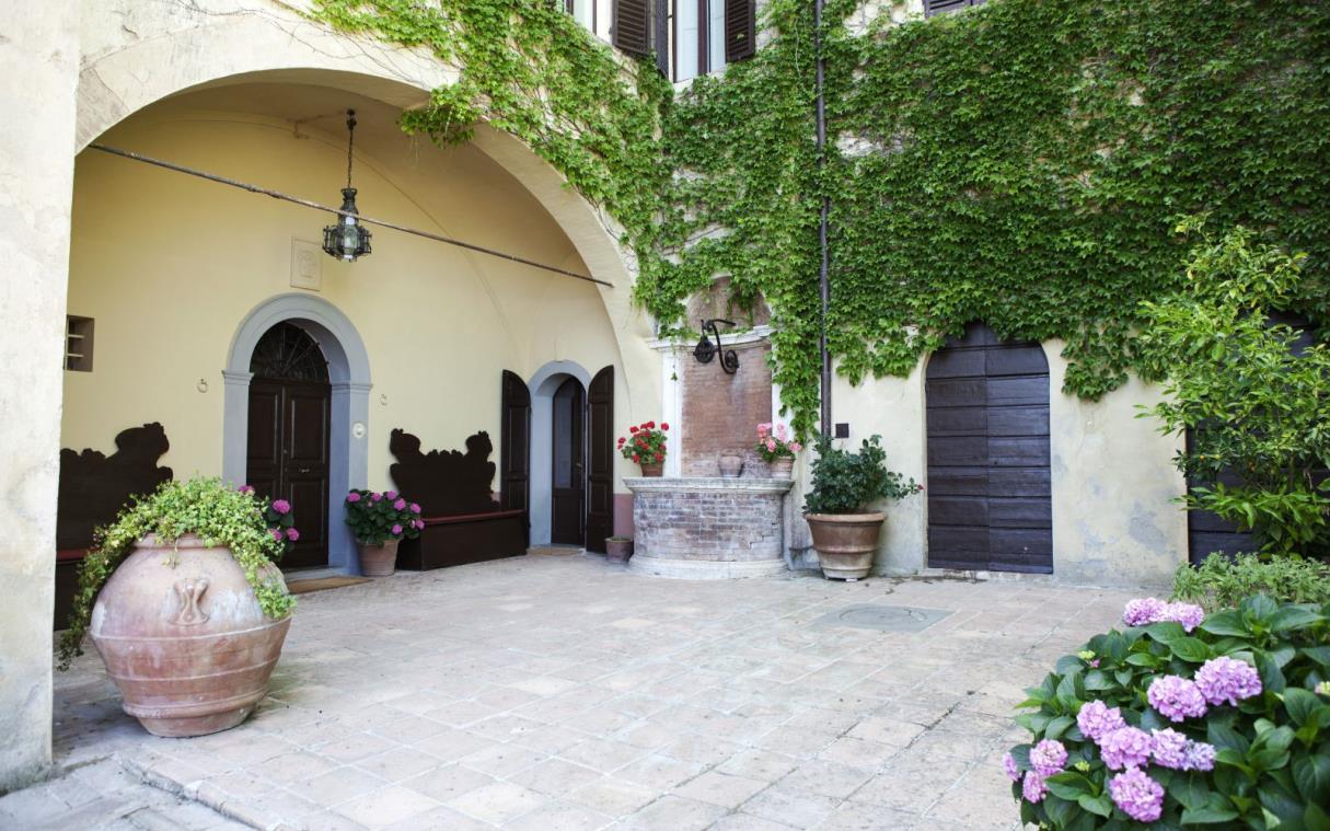 villa-siena-tuscany-italy-luxury-pool-agriturismo-castelnuovo-tancredi-ent.jpg
