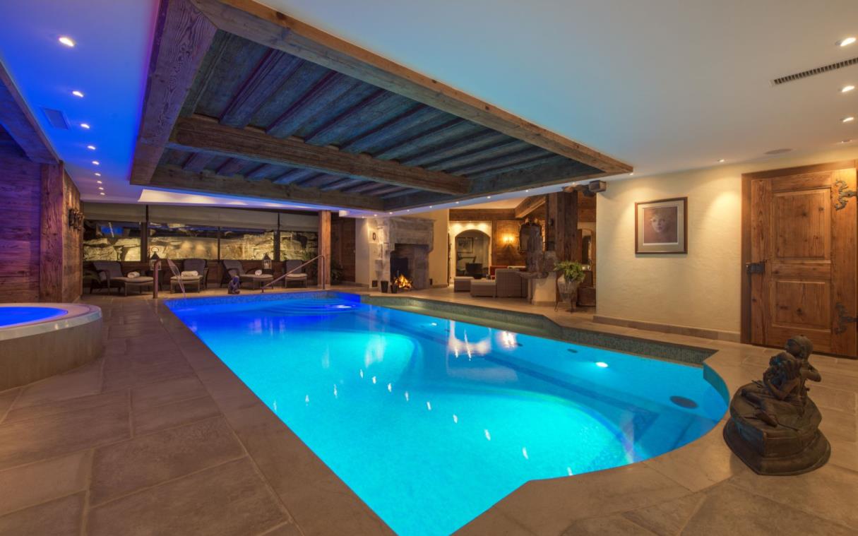 chalet-verbier-swiss-alps-switzerland-luxury-pool-makini-COV.jpg
