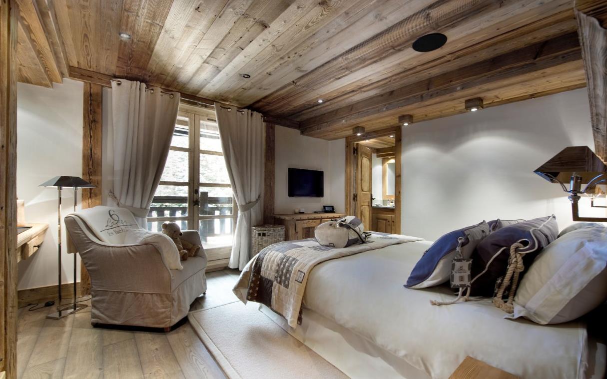 chalet-courchevel-french-alps-france-luxury-petit-chateau-bed-3.jpg