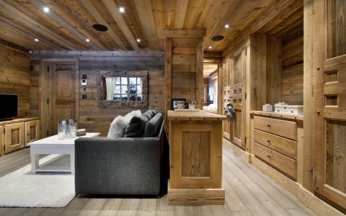 chalet-courchevel-french-alps-france-luxury-petit-chateau-bed-4.jpg