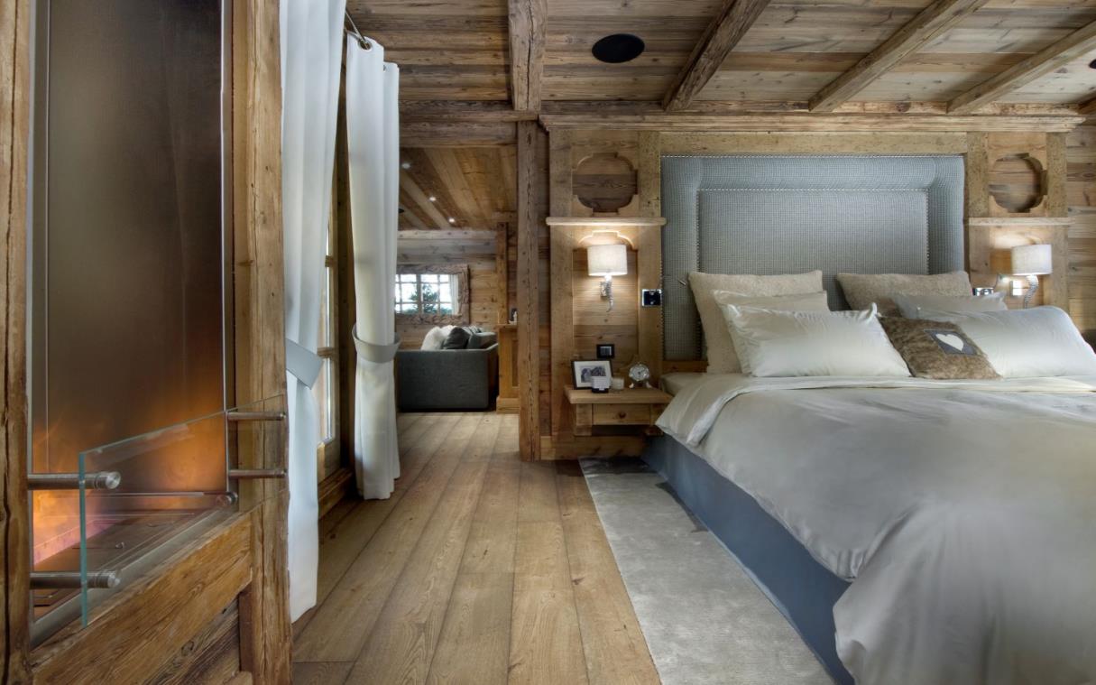 chalet-courchevel-french-alps-france-luxury-petit-chateau-bed-5.jpg