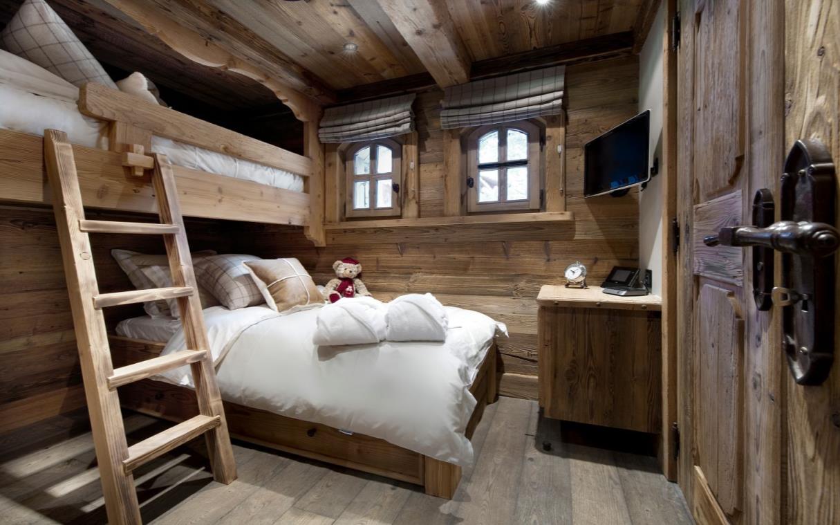 chalet-courchevel-french-alps-france-luxury-petit-chateau-bed-7.jpg
