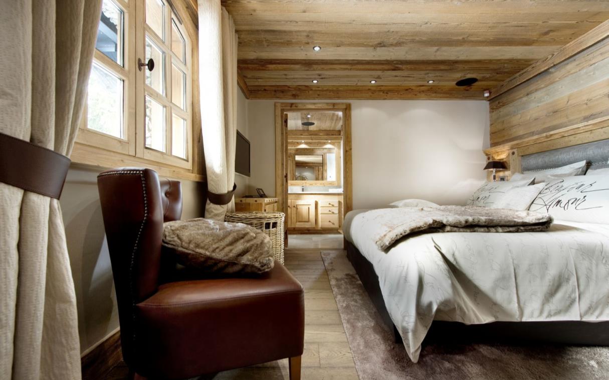 chalet-courchevel-french-alps-france-luxury-petit-chateau-bed-9.jpg