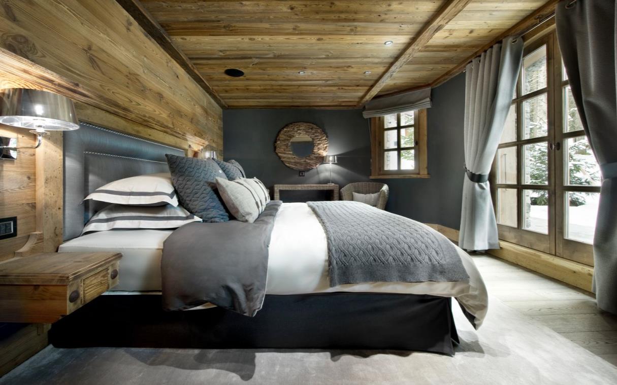 chalet-courchevel-french-alps-france-luxury-petit-chateau-bed-6.jpg