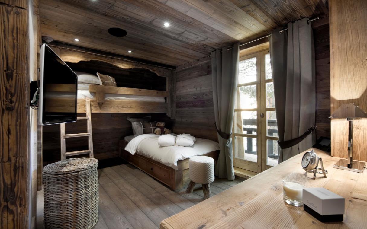 chalet-courchevel-french-alps-france-luxury-petit-chateau-bed-8.jpg
