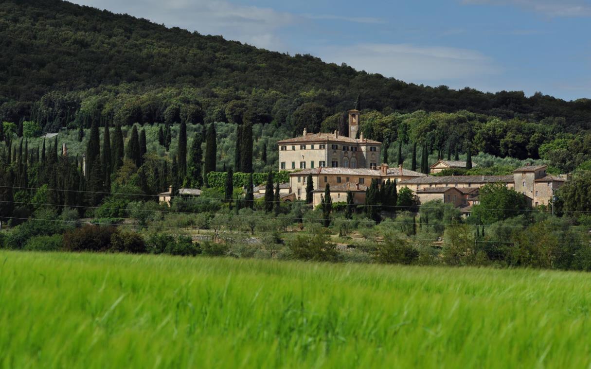 villa-siena-tuscany-italy-luxury-pool-garden-cetinale-aer (1)