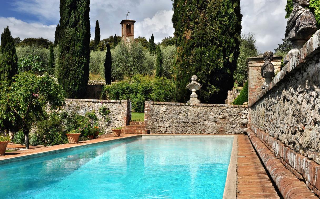villa-siena-tuscany-italy-luxury-pool-garden-cetinale-swim (3)