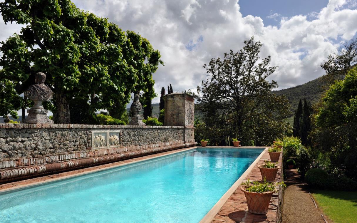 villa-siena-tuscany-italy-luxury-pool-garden-cetinale-swim (2)