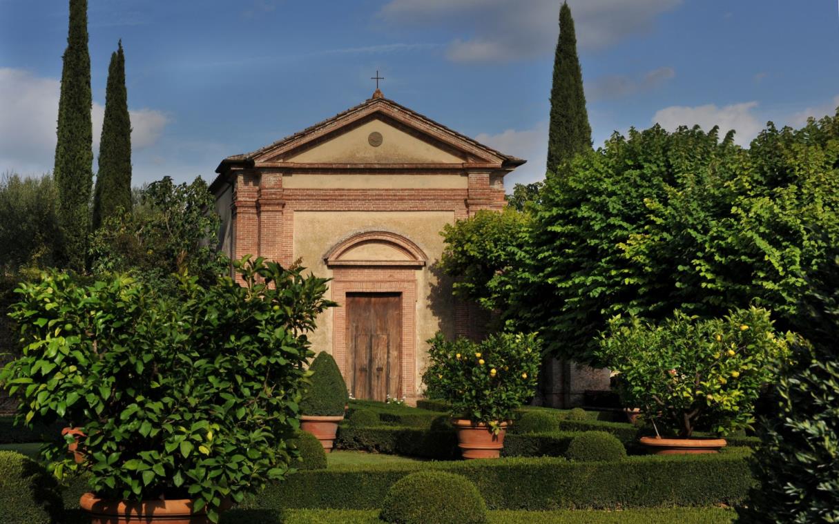 villa-siena-tuscany-italy-luxury-pool-garden-cetinale-chur (2)