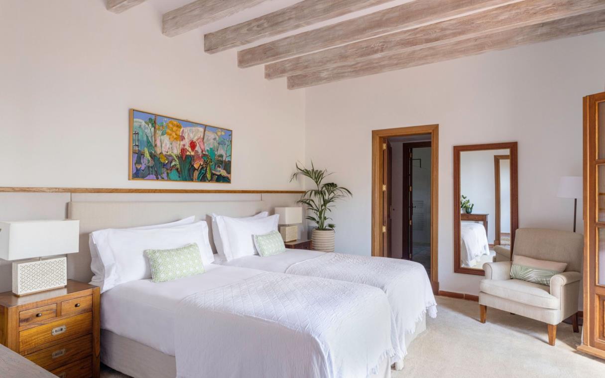 villa-mallorca-balearic-islands-spain-luxury-pool-sa-punta-bed (4)