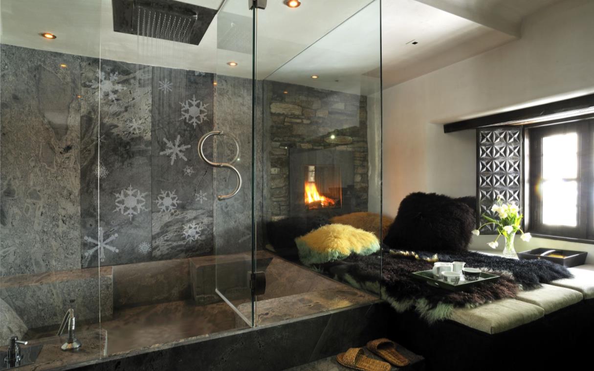 chalet-val-d'isere-french-alps-luxury-spa-domain-toit-du-monde-hima-bath.jpg
