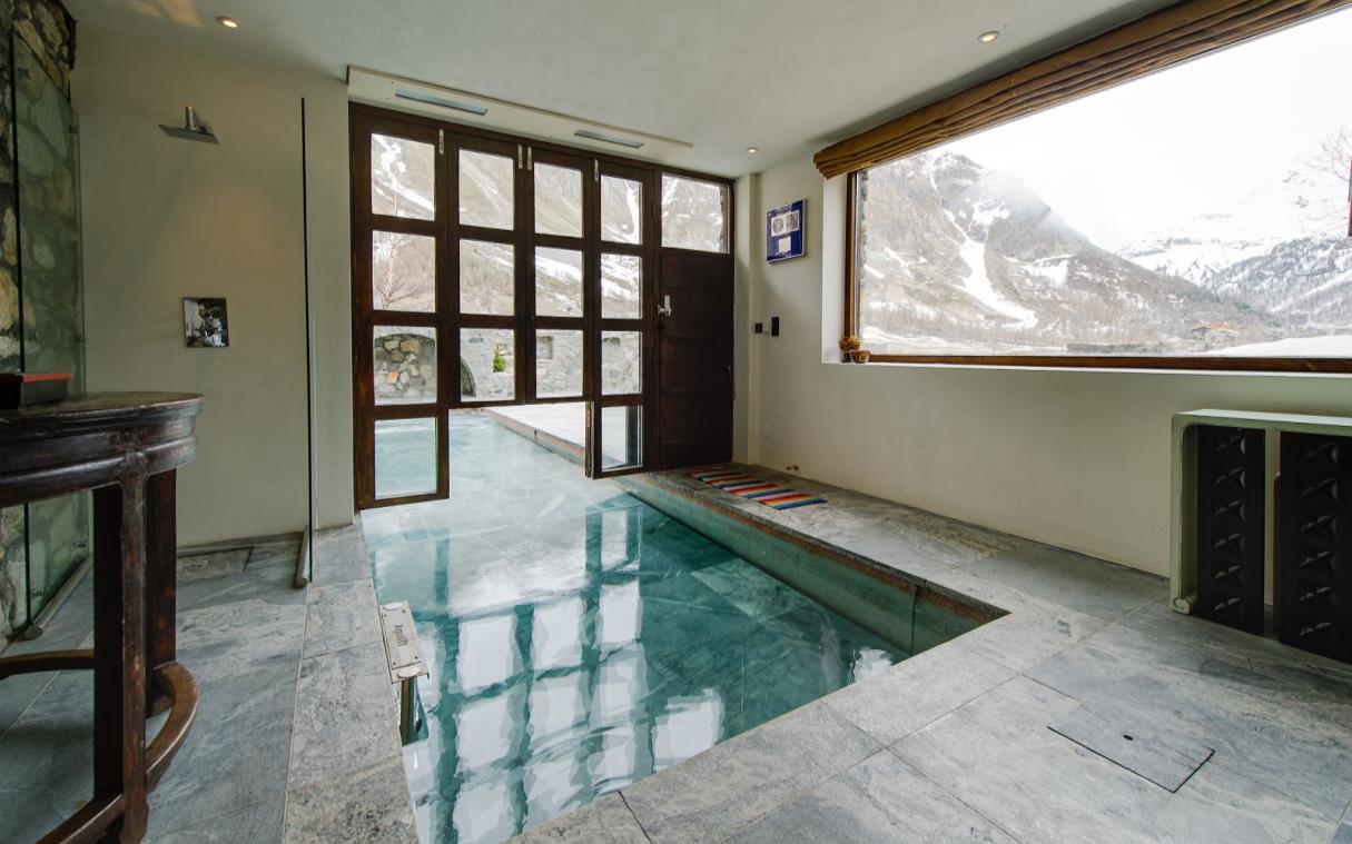 chalet-val-d'isere-french-alps-luxury-spa-domain-toit-du-monde-toi-swim (4).jpg