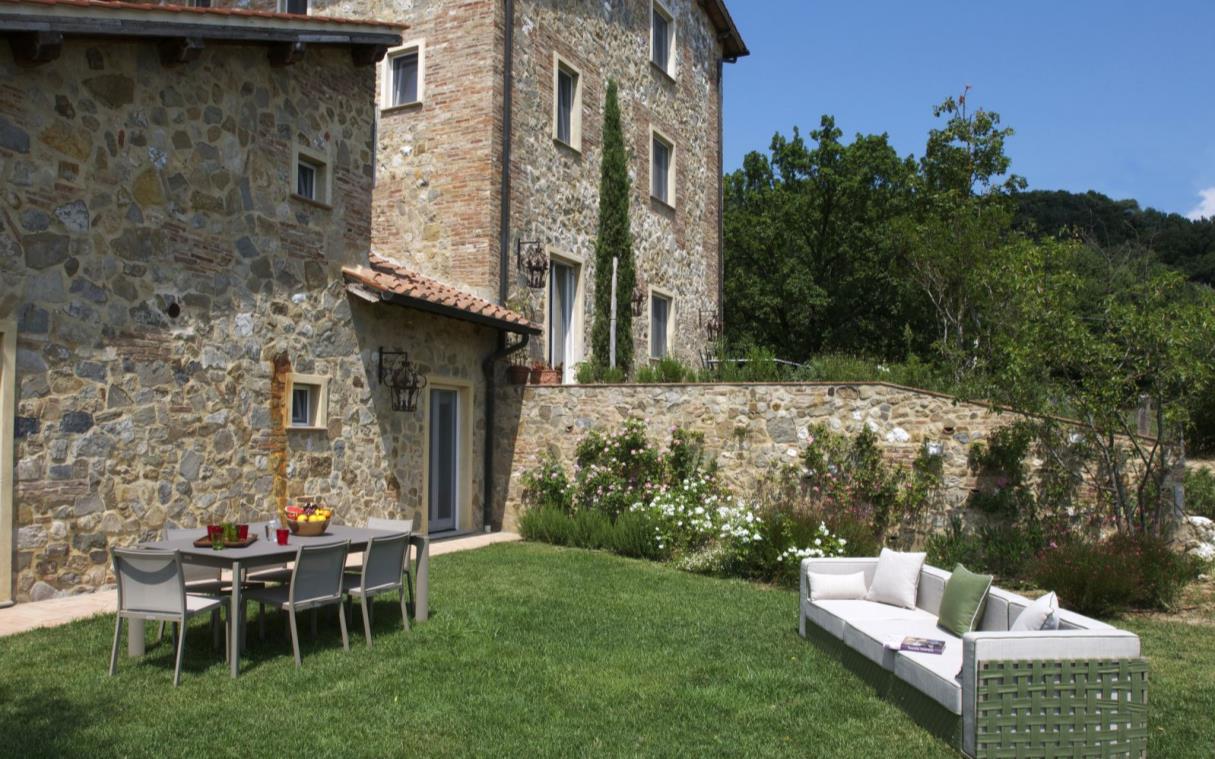 villa-siena-tuscany-italy-pool-countryside-mugnello-out-liv (3).jpg