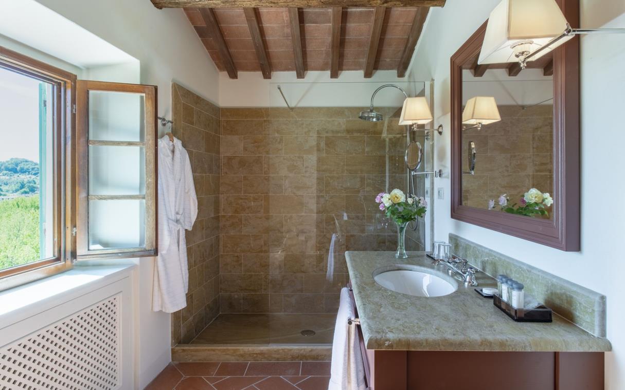 Villa Tuscany Italy Countryside Luxury Gelso Bath 1