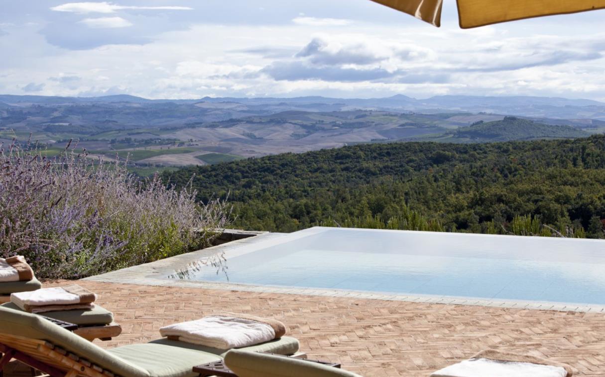 villa-siena-tuscany-italy-luxury-pool-castiglion-bosco-chiusa-swim (2).jpg