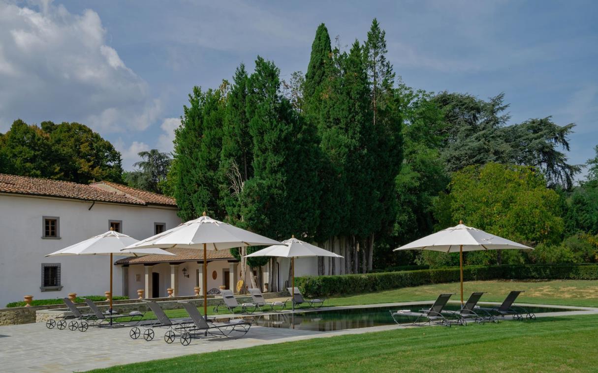 villa-florence-tuscany-italy-countryside-pool-viesca-swim (5).jpg