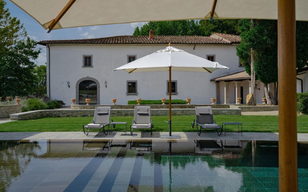villa-florence-tuscany-italy-countryside-pool-viesca-swim (4).jpg