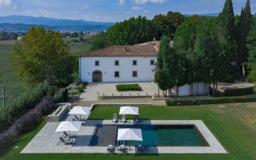villa-florence-tuscany-italy-countryside-pool-viesca-cov.jpg