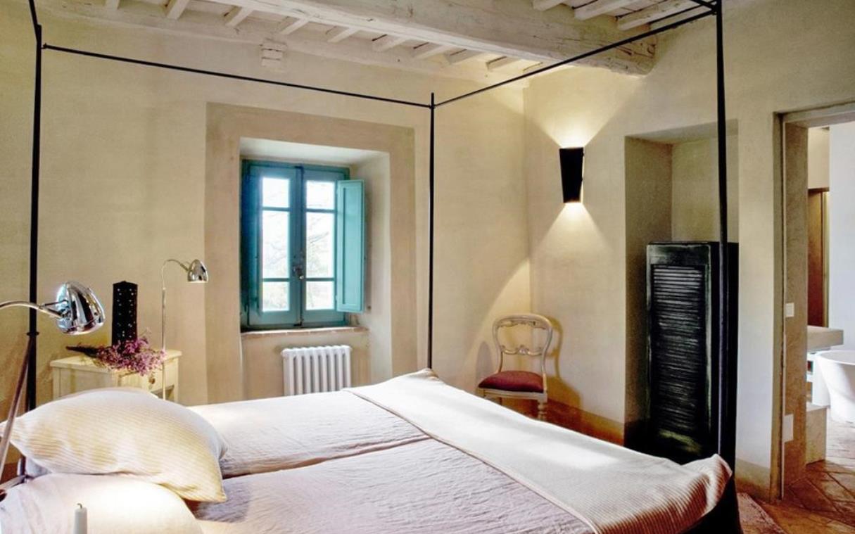 Villa Siena Tuscany Italy Luxury Countryside Pool Colombaiolo Bed 2