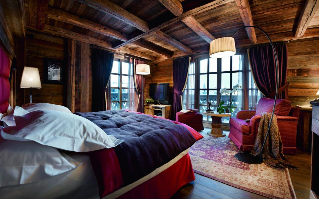 chalet-courchevel-french-alps-france-luxury-pool-spa-ormello-bed (3).jpg