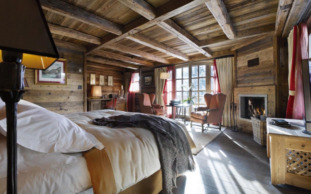 chalet-courchevel-french-alps-france-luxury-pool-spa-ormello-bed-2.jpg
