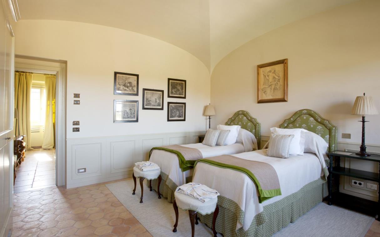 villa-siena-tuscany-italy-luxury-pool-castiglion-del-bosco-fiume-bed (4).jpg