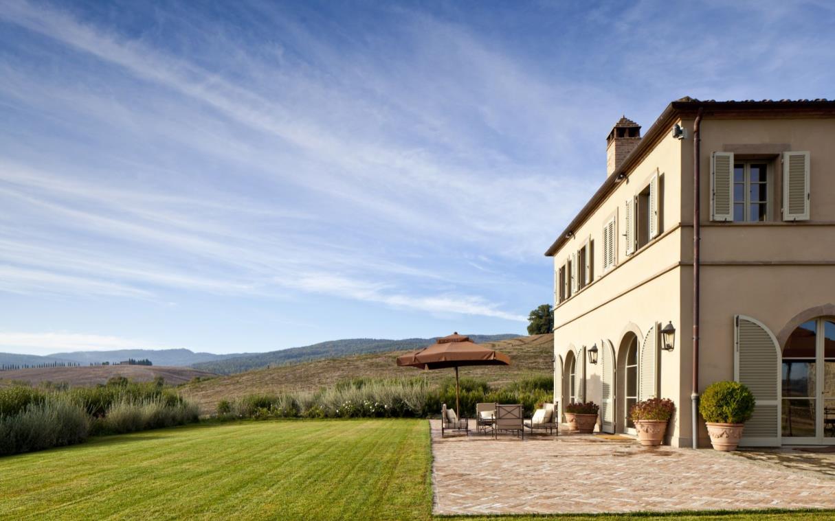 villa-siena-tuscany-italy-luxury-pool-castiglion-del-bosco-fiume-ext (2).jpg