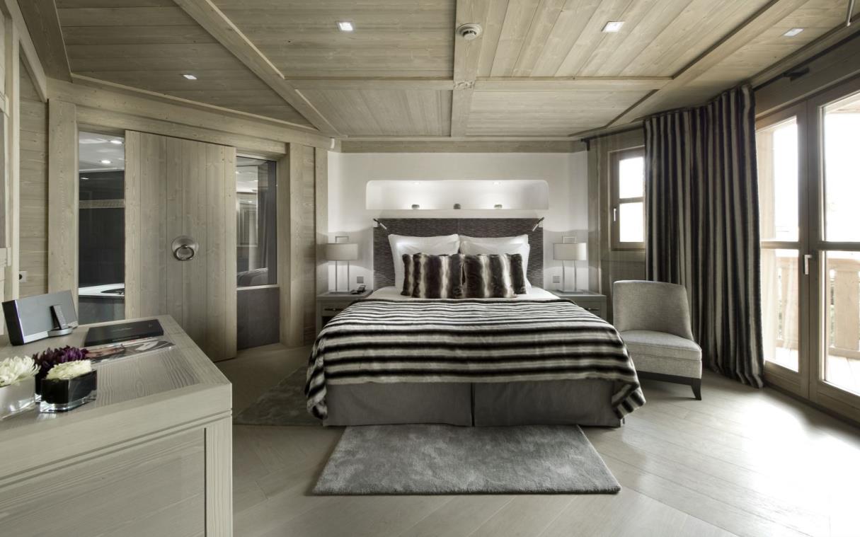 chalet-courchevel-french-alps-france-luxury-pool-k2-panmah-bed (1).jpg
