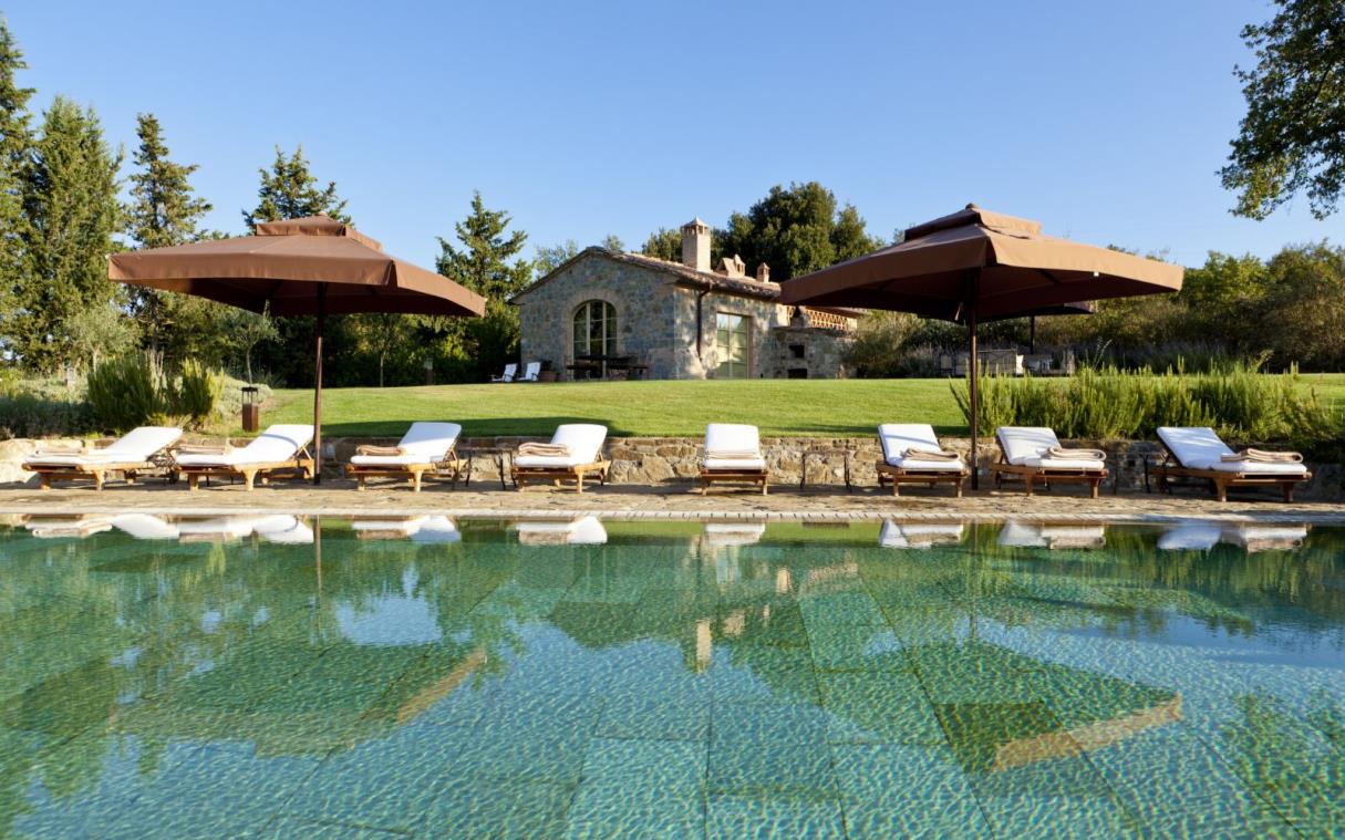 villa-siena-tuscany-italy-luxury-pool-castiglion-bosco-gauggiole-swim (3).jpg