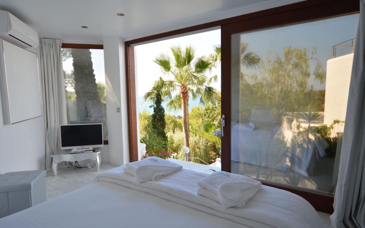 villa-calla-jondal-ibiza-spain-luxury-pool-staff-rica-bed (1).jpg