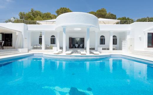 villa-calla-jondal-ibiza-spain-luxury-pool-staff-rica-swim (3).jpg