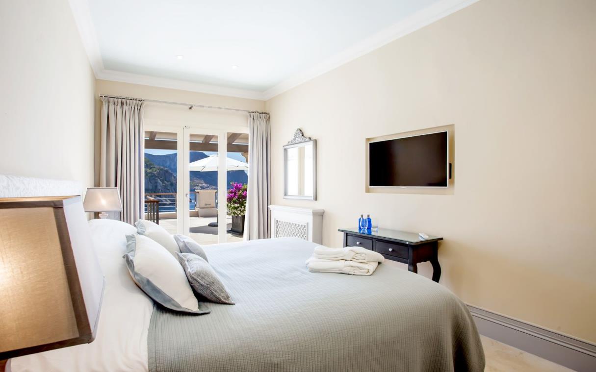 villa-mallorca-port-andratx-spain-luxury-mooring-private-access-sea-pool-kerida-bed-6.jpg