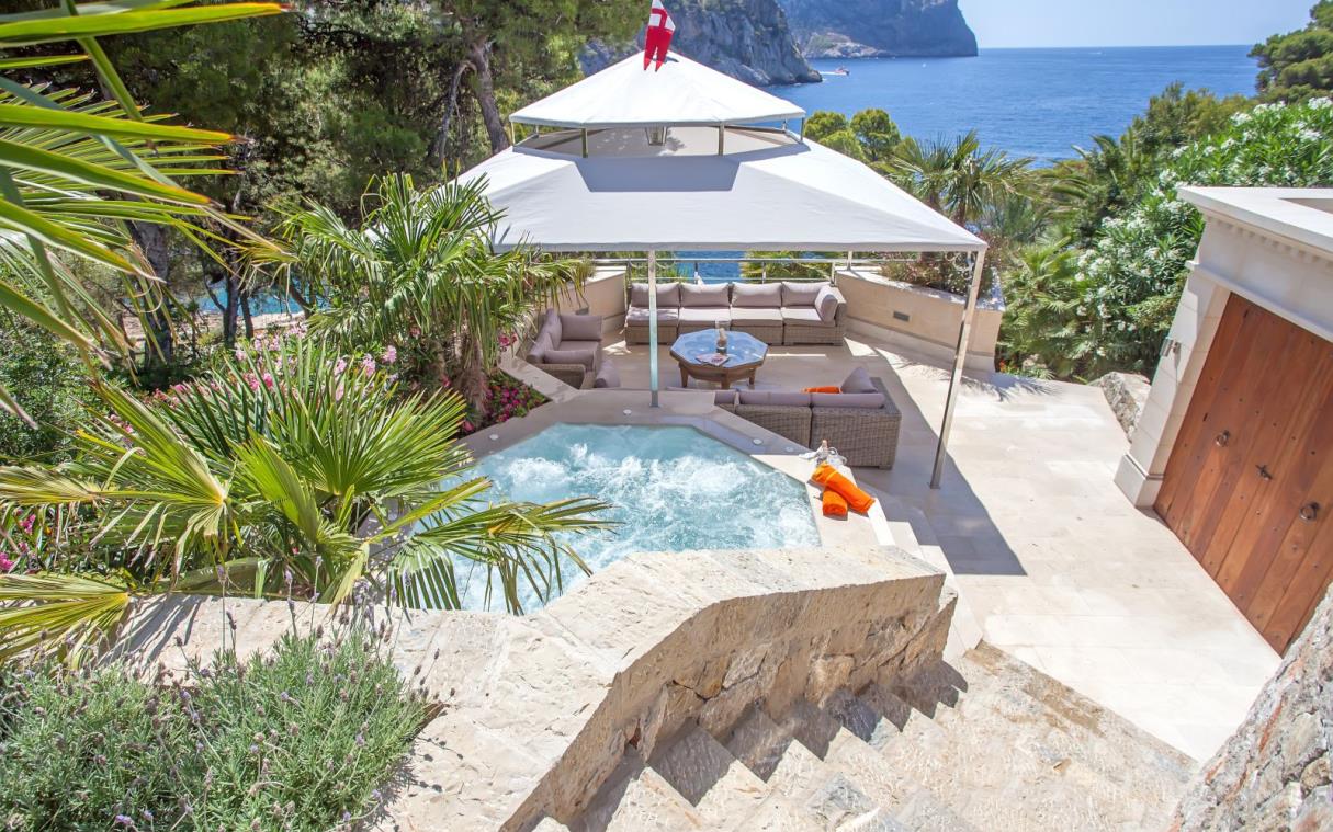 villa-mallorca-port-andratx-spain-luxury-mooring-private-access-sea-pool-kerida-jac-1.jpg