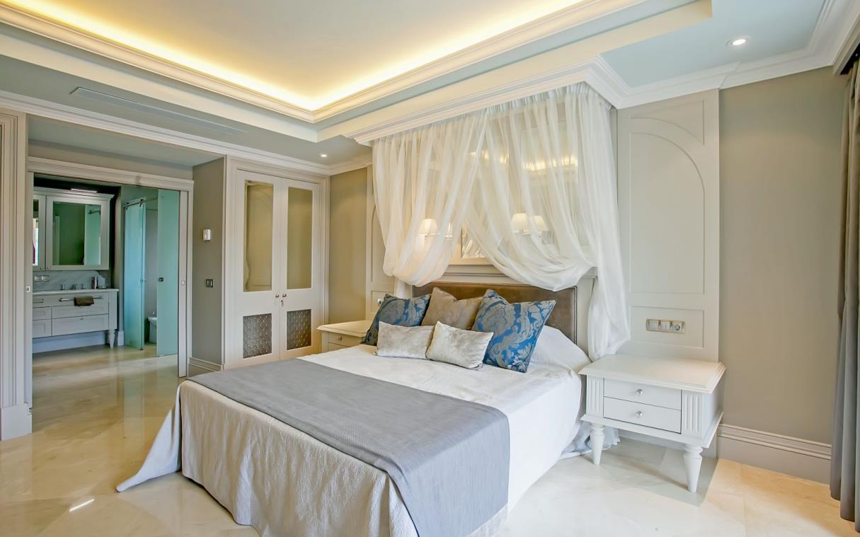 villa-mallorca-port-andratx-spain-luxury-mooring-private-access-sea-pool-kerida-bed-2.jpg