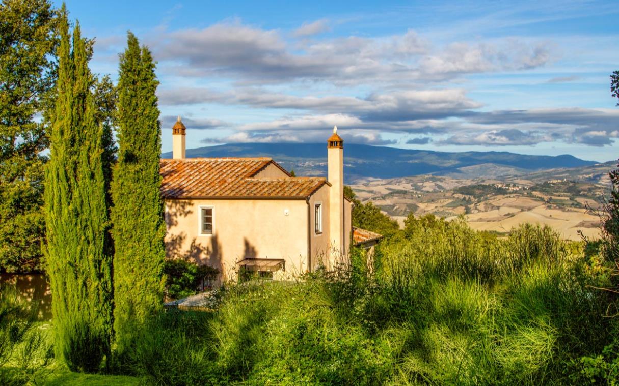 villa-siena-tuscany-italy-farmhouse-pool-giulia-ext (6).jpg