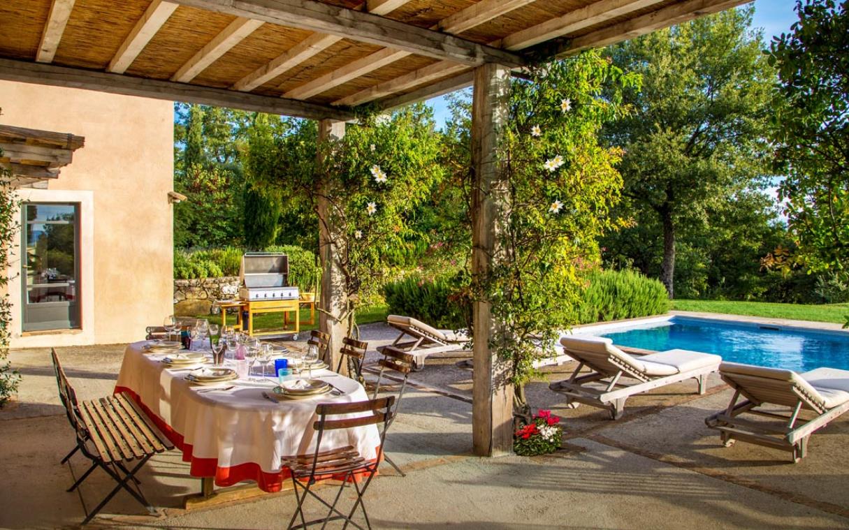 villa-siena-tuscany-italy-farmhouse-pool-giulia-out-din (6).jpg