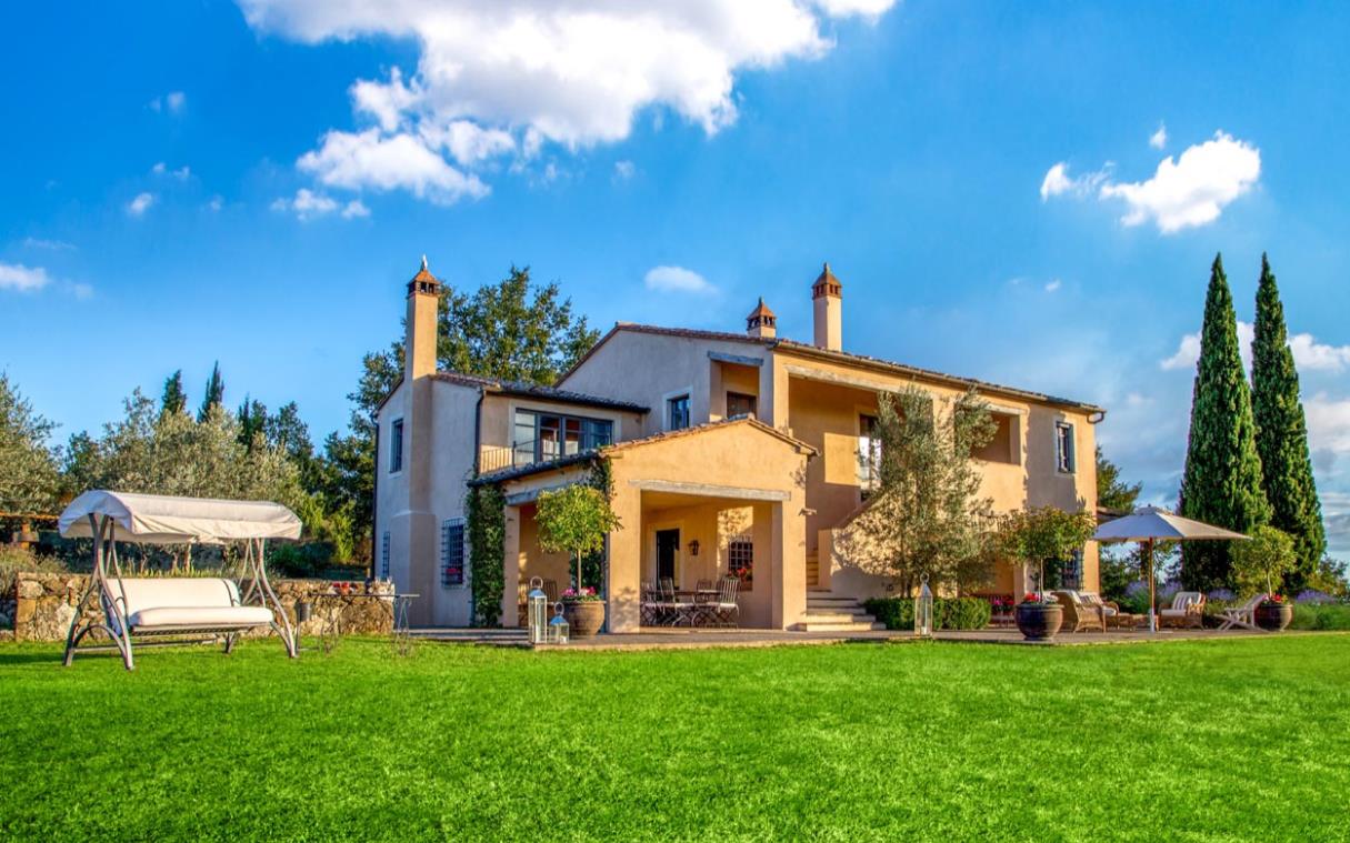 villa-siena-tuscany-italy-farmhouse-pool-giulia-ext (8).jpg
