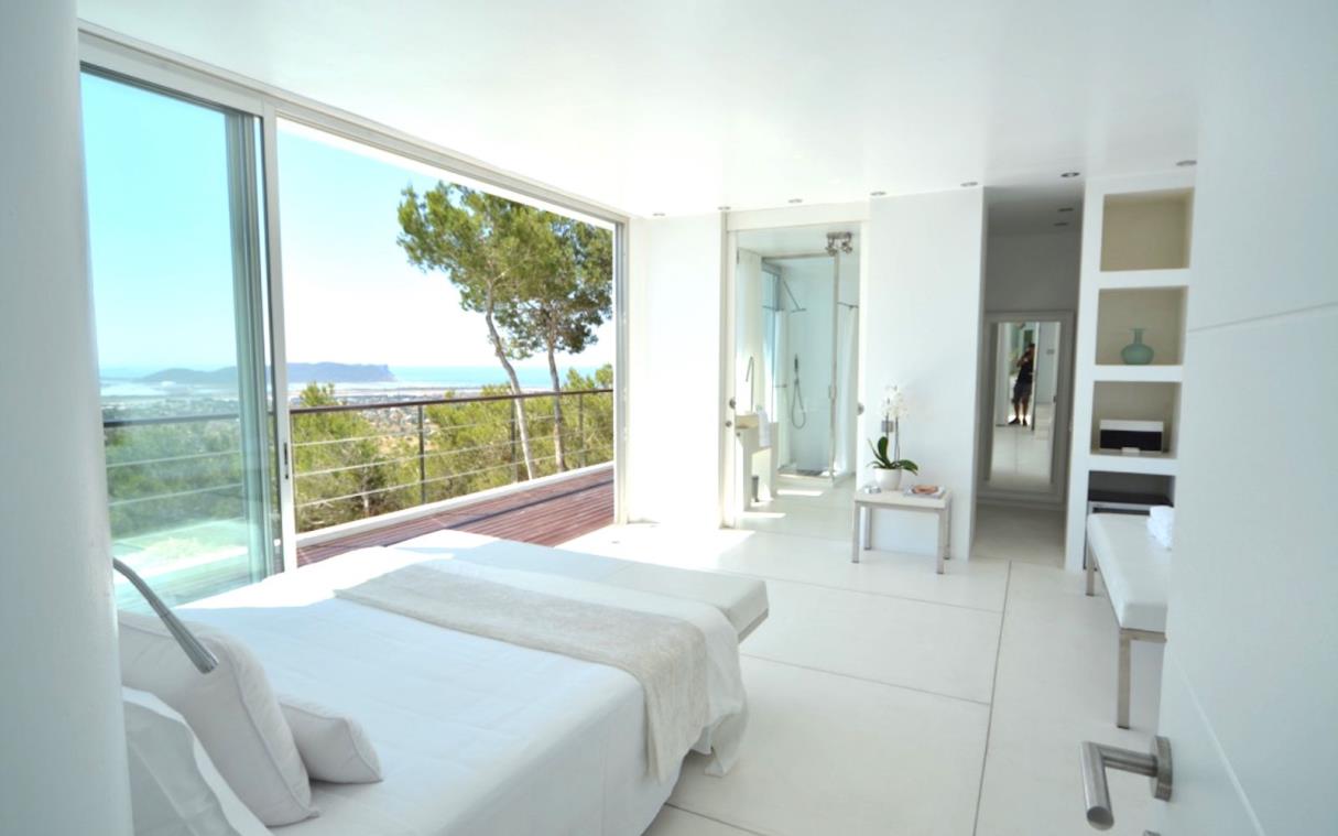 villa-ibiza-balearic-islands-jacuzzi-modern-pool-luxury-roca-bed-suite4.jpg