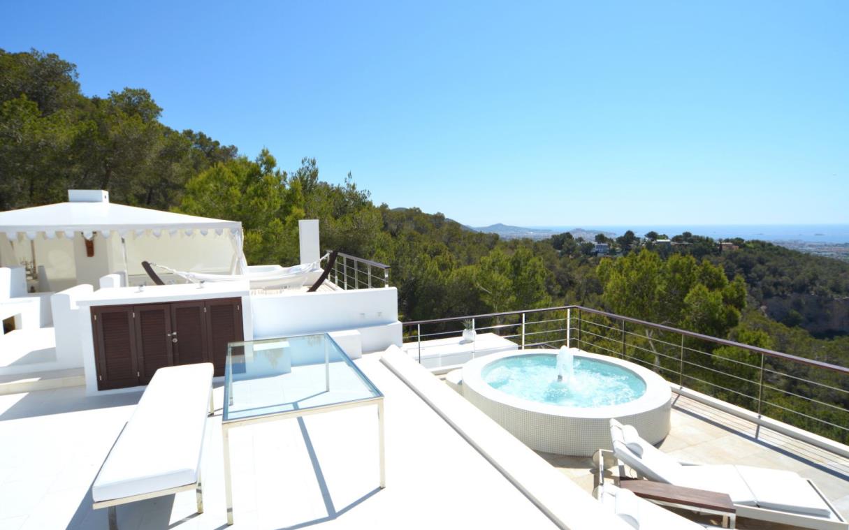 villa-ibiza-balearic-islands-jacuzzi-modern-pool-luxury-roca-out-liv.jpg