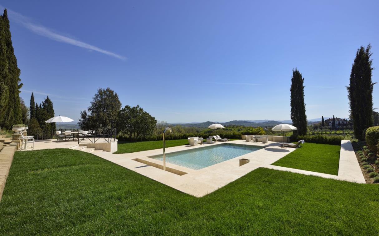 villa-siena-tuscany-italy-luxury-swimming-parco-del-principe-pool (3).jpg