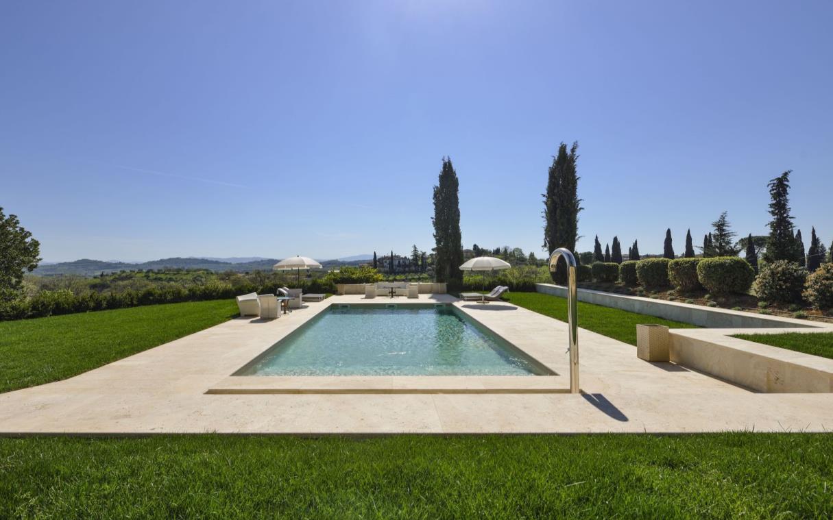 villa-siena-tuscany-italy-luxury-swimming-parco-del-principe-pool (2).jpg