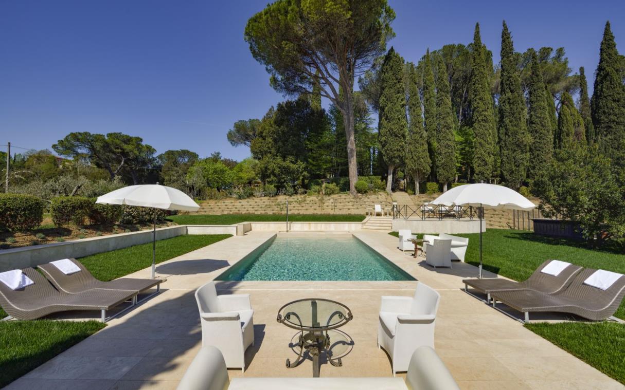 villa-siena-tuscany-italy-luxury-swimming-parco-del-principe-pool (5).jpg