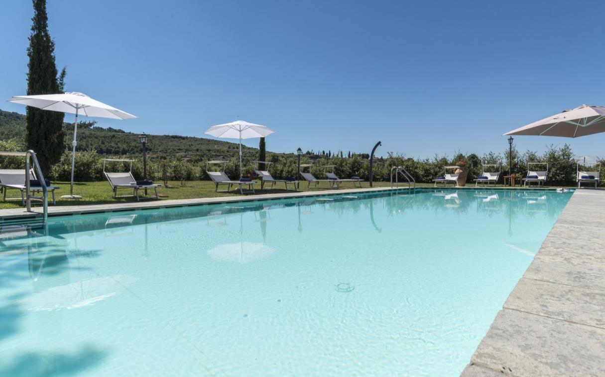 villa-cortona-tuscany-italy-countryside-pool-ivana-swim (1).jpg