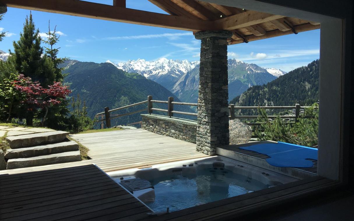 chalet-verbier-swiss-alps-switzerland-luxury-ski-spa-tub (1).jpg