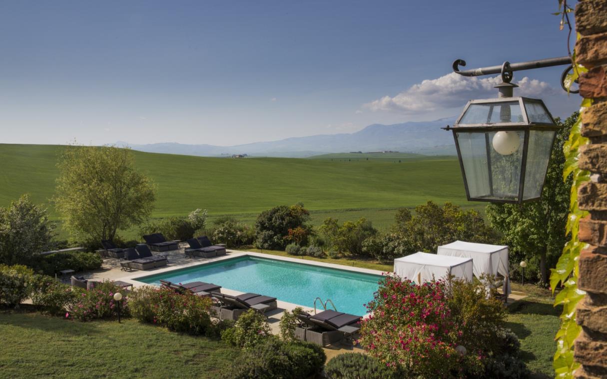 villa-pienza-tuscany-val-d'orcia-pool-wine-cellar-luxury-l'olmo-poo-4.jpg
