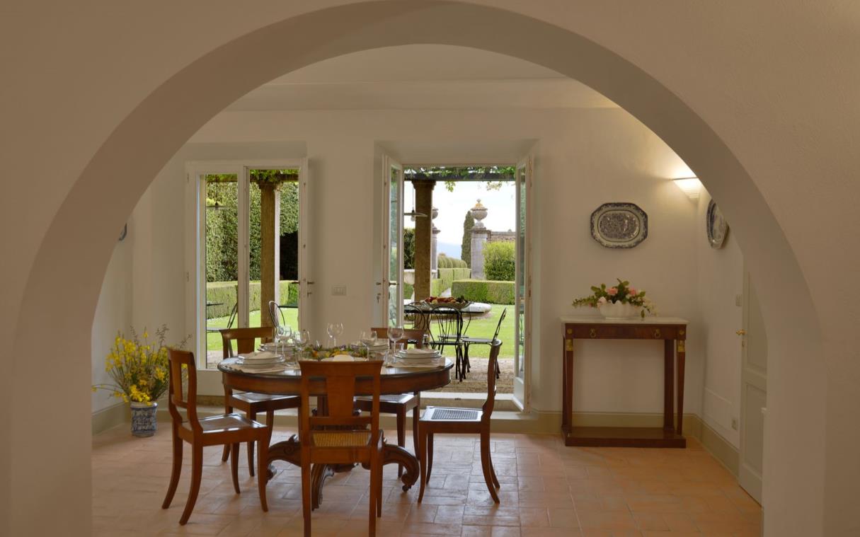 villa-siena-tuscany-italy-countryside-luxury-pool-la-foce-din.jpg