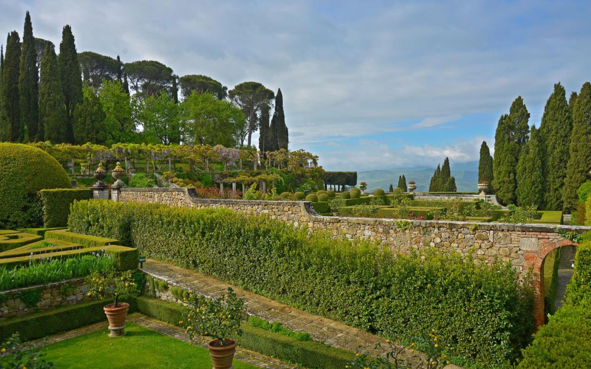 villa-siena-tuscany-italy-countryside-luxury-pool-la-foce-gar (9).jpg